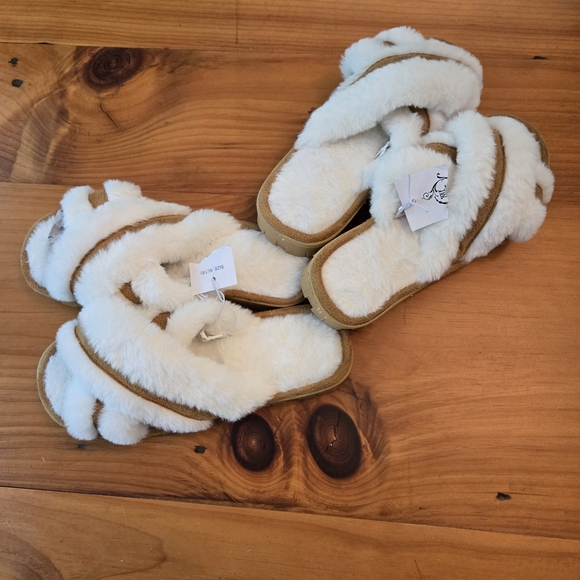 White and Tan Women's Slippers 2 Pairs Size 7-8 - Picture 1 of 1